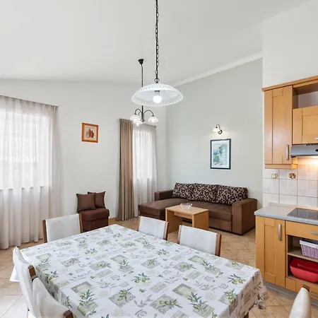 Valtrazza Konukevi Tar-Vabriga