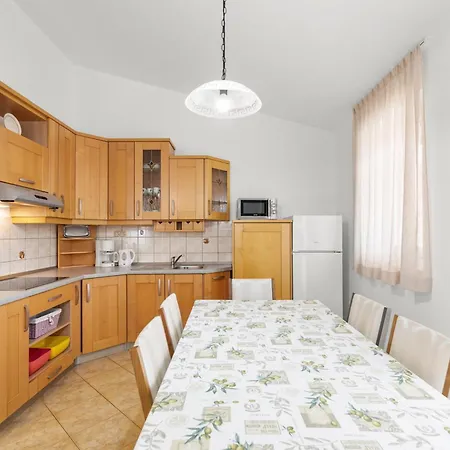 Gasthuis Valtrazza 4*