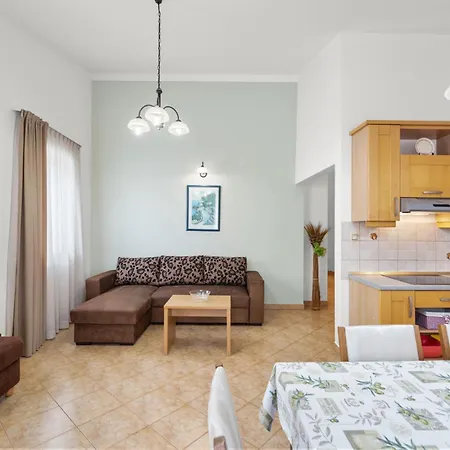 Valtrazza Konukevi Tar-Vabriga