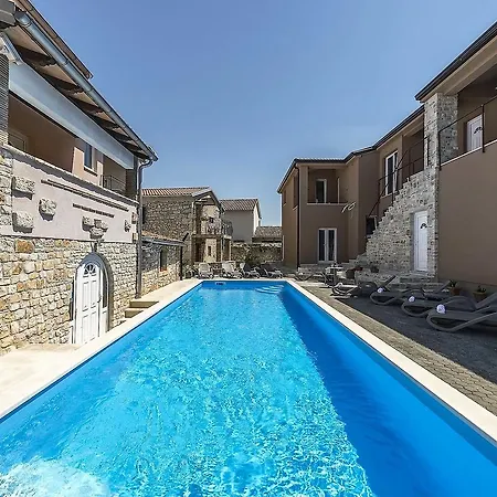 Valtrazza Konukevi 4*