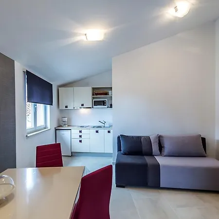 Konukevi Valtrazza 4*