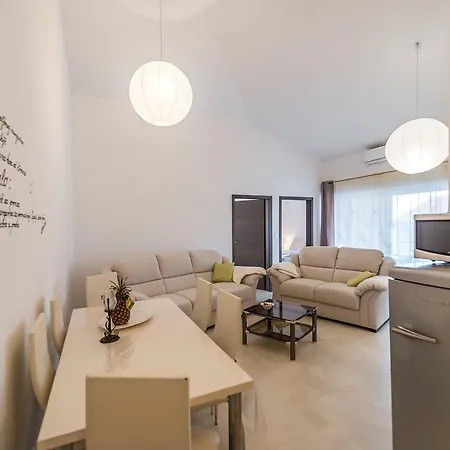 Konukevi Valtrazza Tar-Vabriga