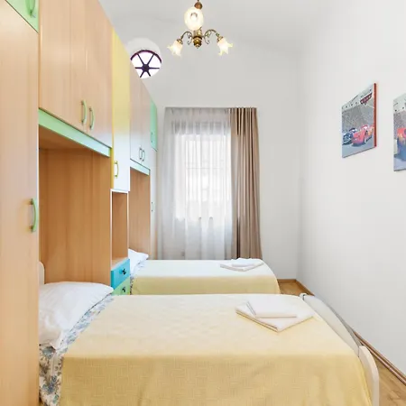 Valtrazza بيت ضيافة 4*
