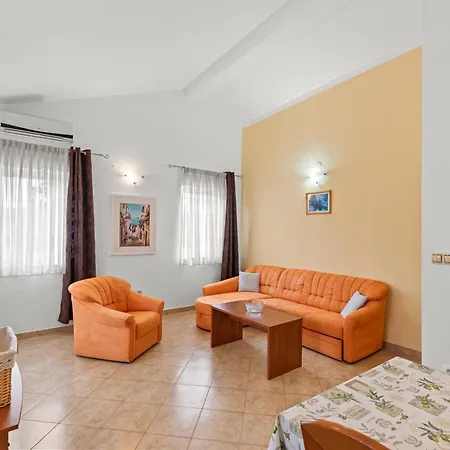 Valtrazza بيت ضيافة