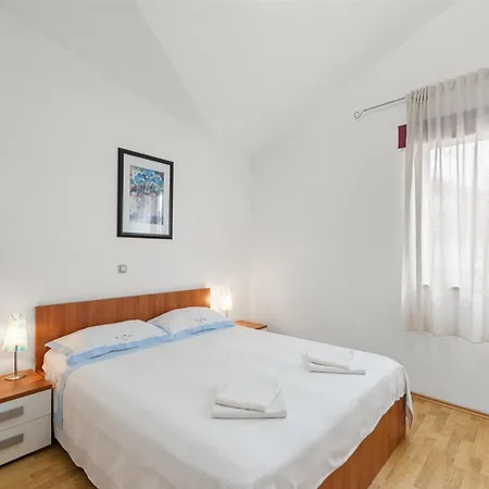 Gostinjska kuća Valtrazza 4*