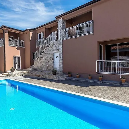 Pensjonat Valtrazza Tar-Vabriga