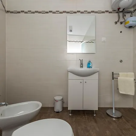 Valtrazza بيت ضيافة Tar-Vabriga