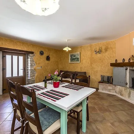 Valtrazza بيت ضيافة Tar-Vabriga
