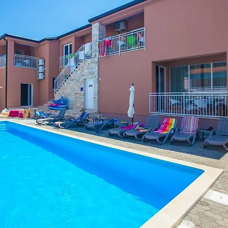 Valtrazza 4* Tar-Vabriga