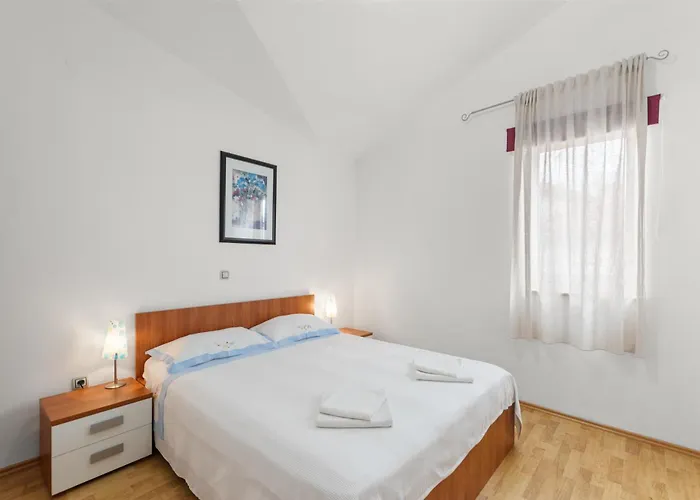 Gæstehus Valtrazza 4*