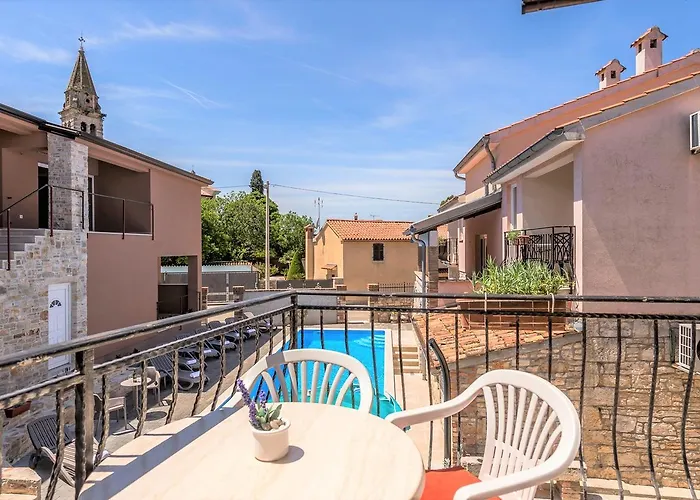 Gæstehus Valtrazza 4*